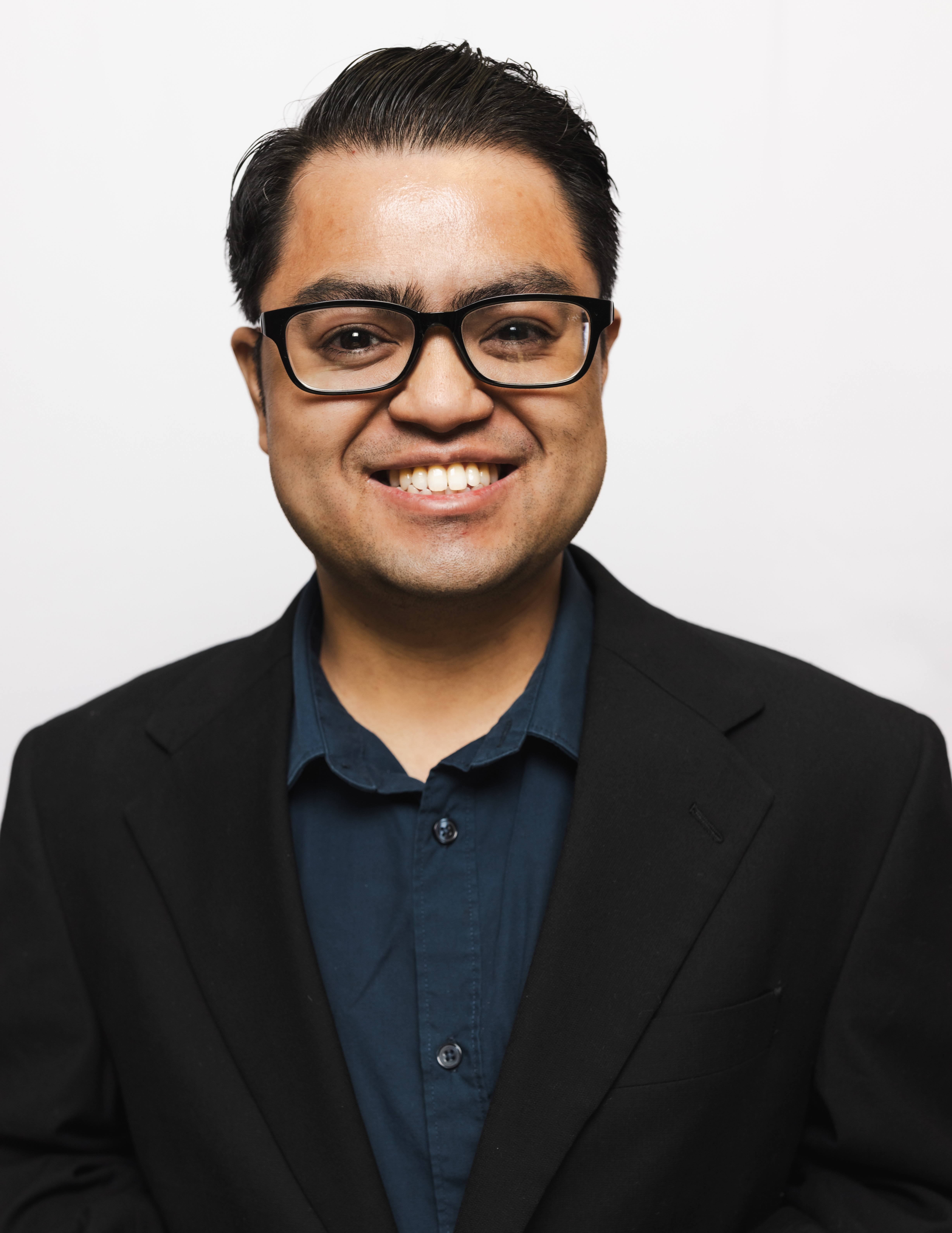 Headshot photo of Dennis Tran